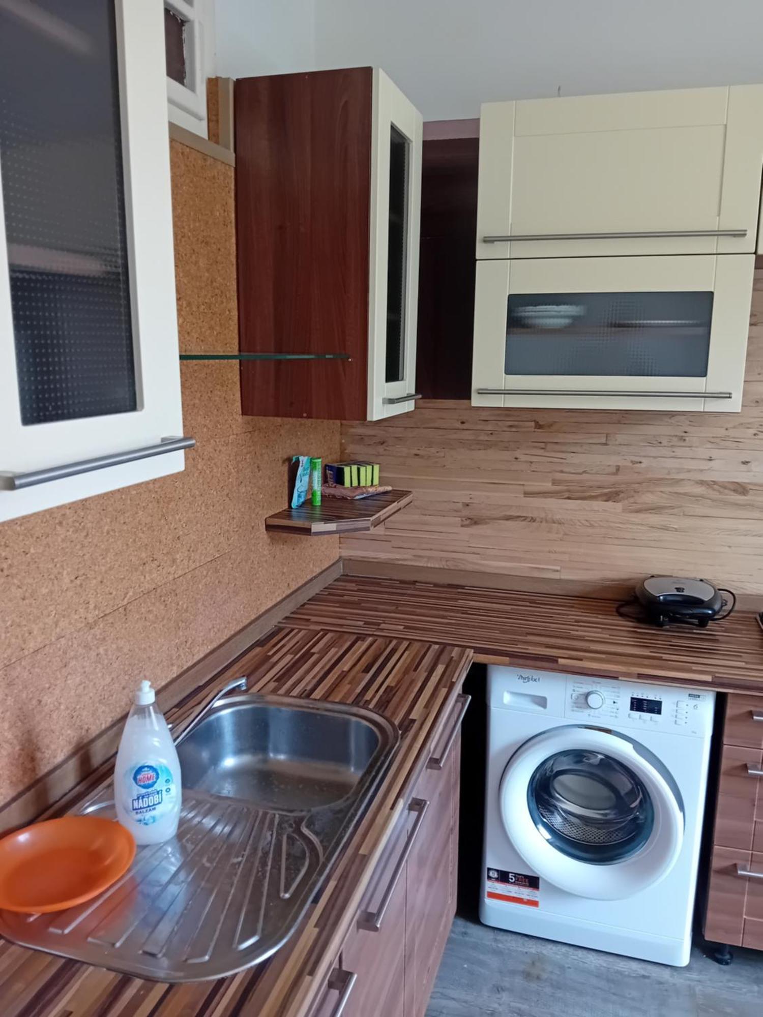 Holub Apartment In City Centrum Komarov المظهر الخارجي الصورة